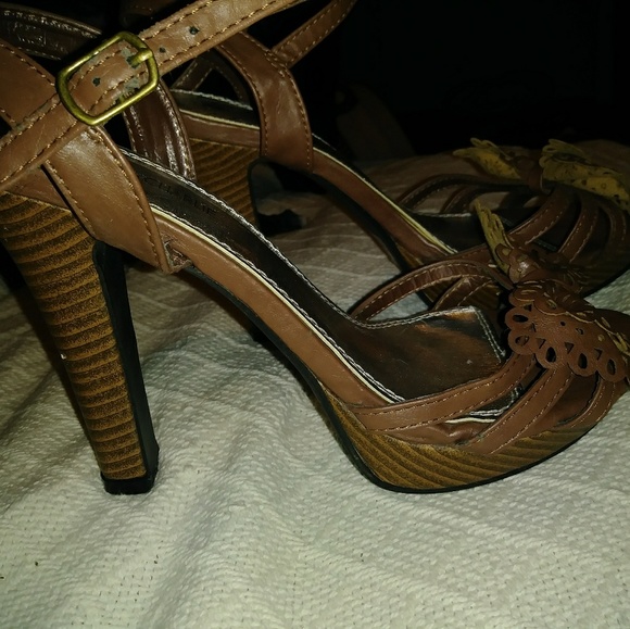 High Heels - Picture 2 of 3